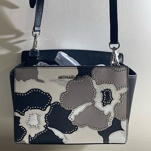 Michael Kors Selma Messenger
